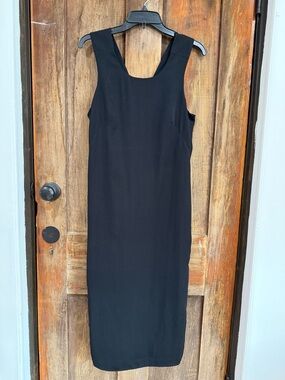 Katherine Barclay Black Sleeveless Midi Sheath Dress